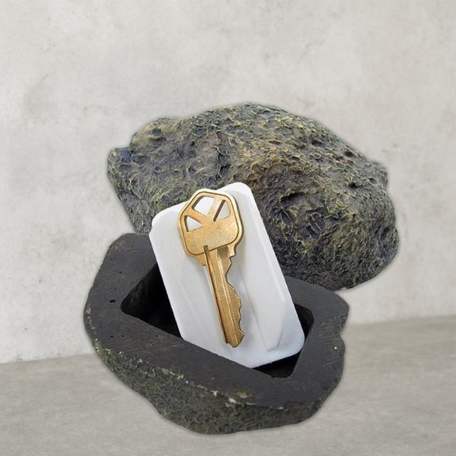 Realistic Fake Rock Key Hider – Weatherproof Outdoor Key Storage for Emergencies (1 Pc) Realistic Fake Rock Key Hider – Weatherproof Outdoor Key Storage for Emergencies (1 Pc)
